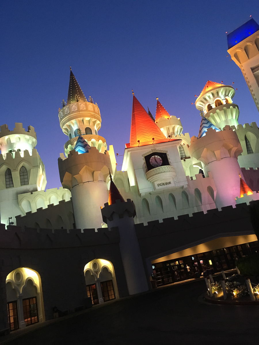 Роман Левандовский с 2015 года живет и учится за границей. Побывал на Северном Кипре, в Канаде, США и Колумбии. Мы попросили его сравнить зарубежные города с родным Владимиром