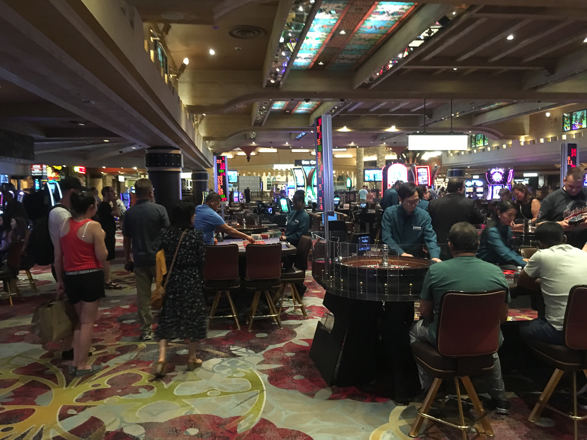 Роман Левандовский с 2015 года живет и учится за границей. Побывал на Северном Кипре, в Канаде, США и Колумбии. Мы попросили его сравнить зарубежные города с родным Владимиром