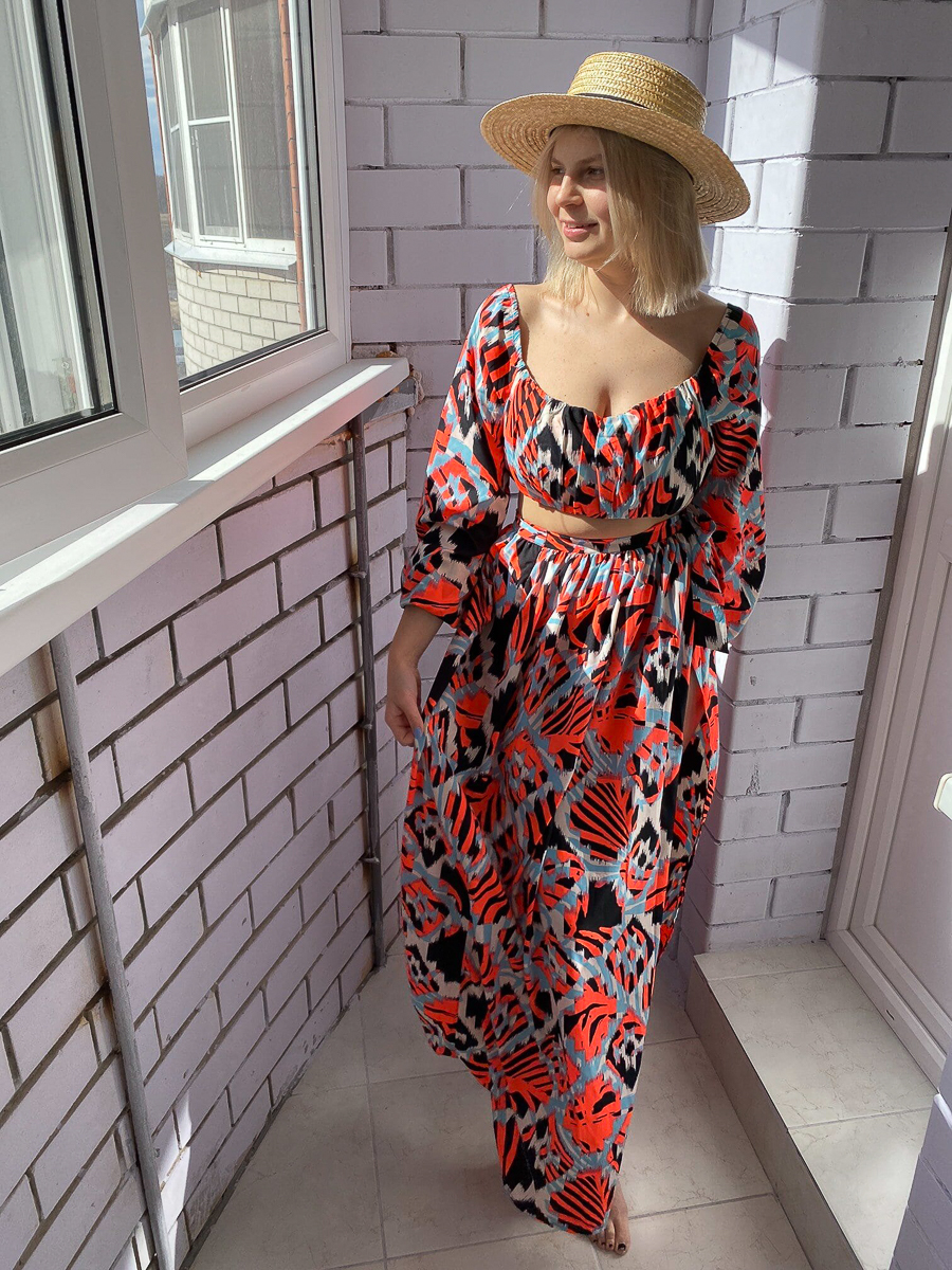 Владимирский стилист Светлана Ольшанова любит наряжаться даже дома. Она считает, что правильно выбранная одежда помогает не только создать хорошее настроение, но и при наличии богатой фантазии перенестись в другую страну