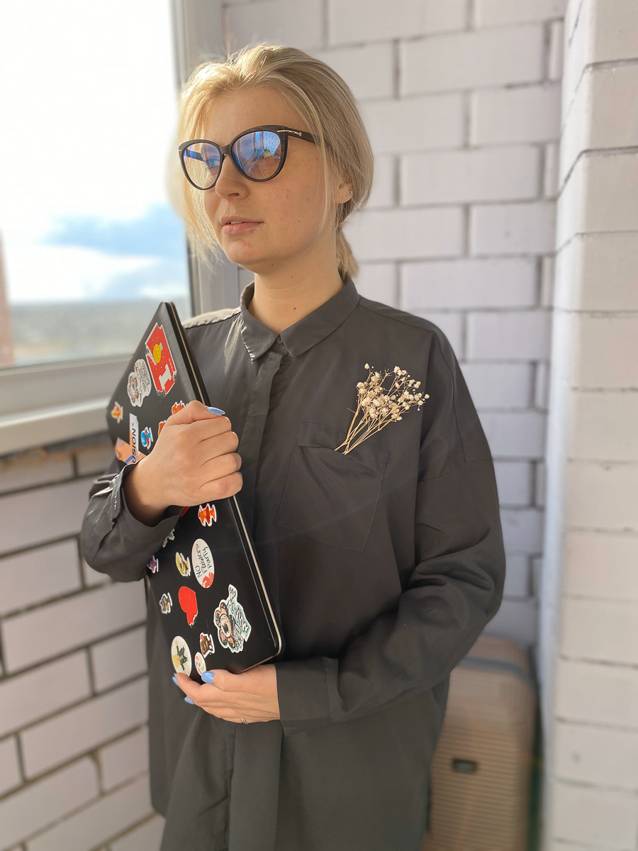 Владимирский стилист Светлана Ольшанова любит наряжаться даже дома. Она считает, что правильно выбранная одежда помогает не только создать хорошее настроение, но и при наличии богатой фантазии перенестись в другую страну