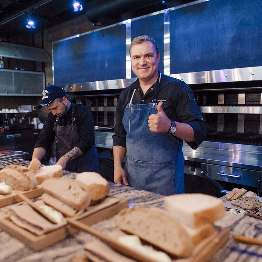 Константин Ивлев запустил проект «Друзья шефы». Одним из героев стал Максим Рыбаков, шеф-повар суздальского ресторана