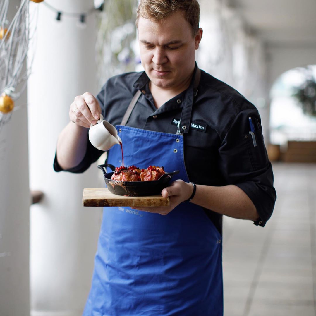 Константин Ивлев запустил проект «Друзья шефы». Одним из героев стал Максим Рыбаков, шеф-повар суздальского ресторана