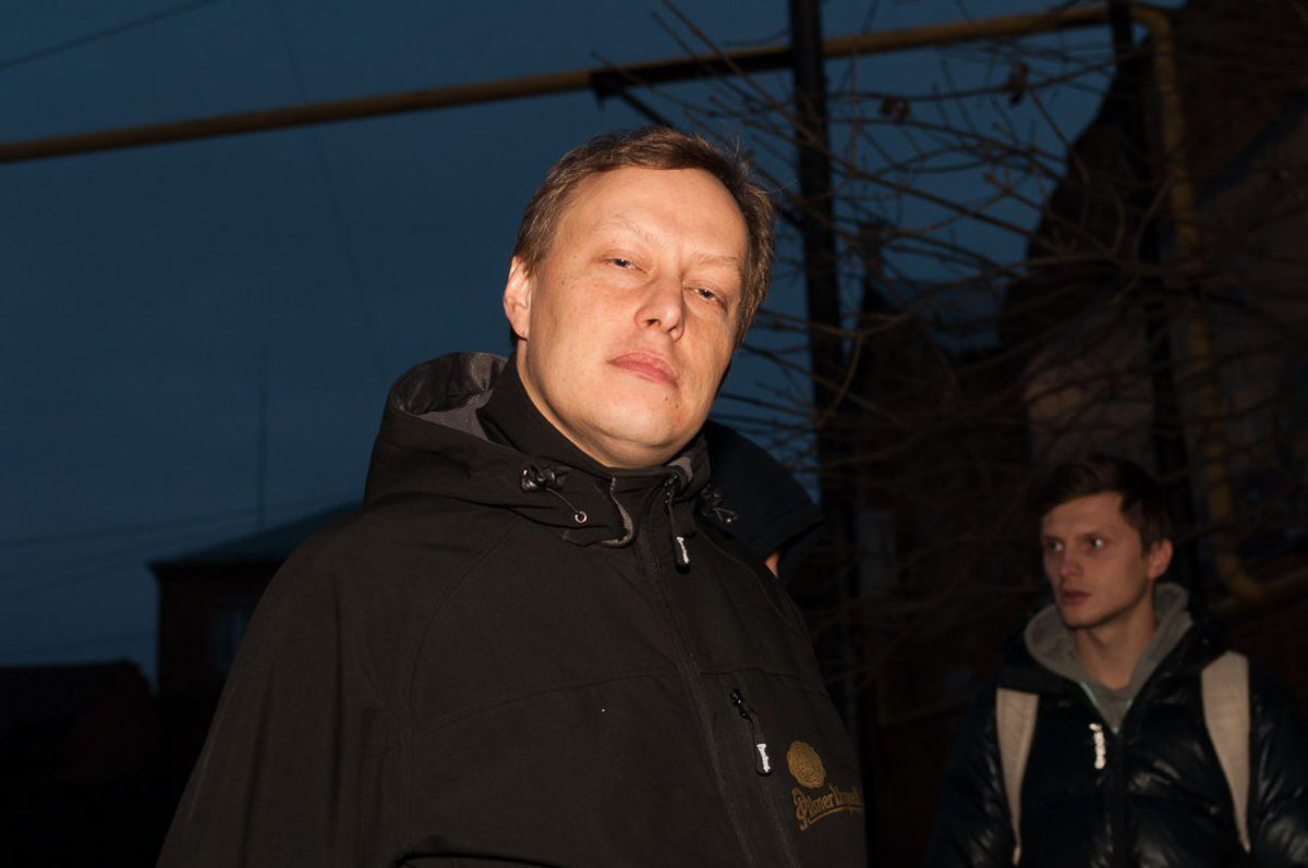 В новом выпуске программы «Своя игра» принял участие владимирский интеллектуал — Евгений Скитович. Победа была так близко, одно лишь обидное «но» помешало журналисту выиграть