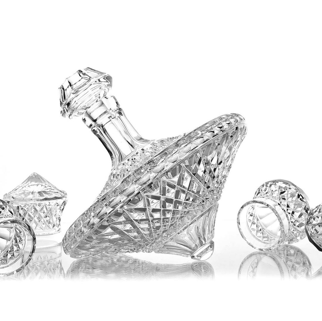 В Гусь-Хрустальном теперь производят хрустальные сувениры в виде коронавируса. И не только их. Обзор трендовых произведений народных промыслов