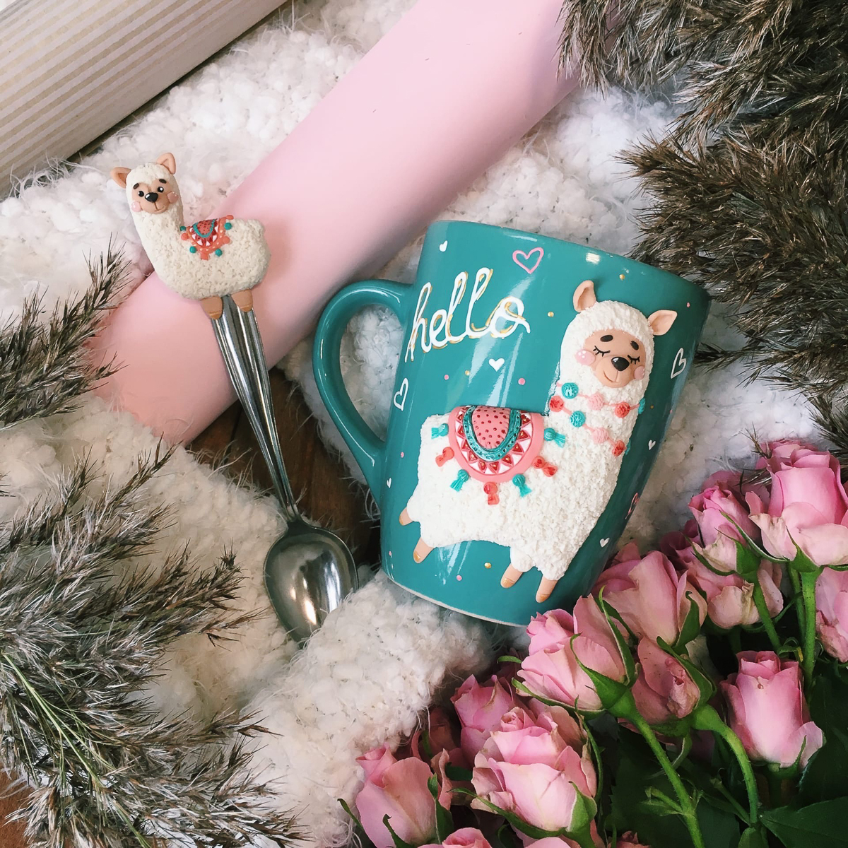 Таня Аграновская и Маша Жесткова занимаются декорированием посуды полимерной глиной уже не первый год. Две мастерицы, два разных подхода, одна техника. А что по душе вам, реализм или ми-ми-мизм?