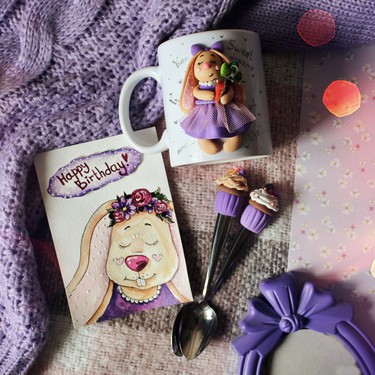 Таня Аграновская и Маша Жесткова занимаются декорированием посуды полимерной глиной уже не первый год. Две мастерицы, два разных подхода, одна техника. А что по душе вам, реализм или ми-ми-мизм?