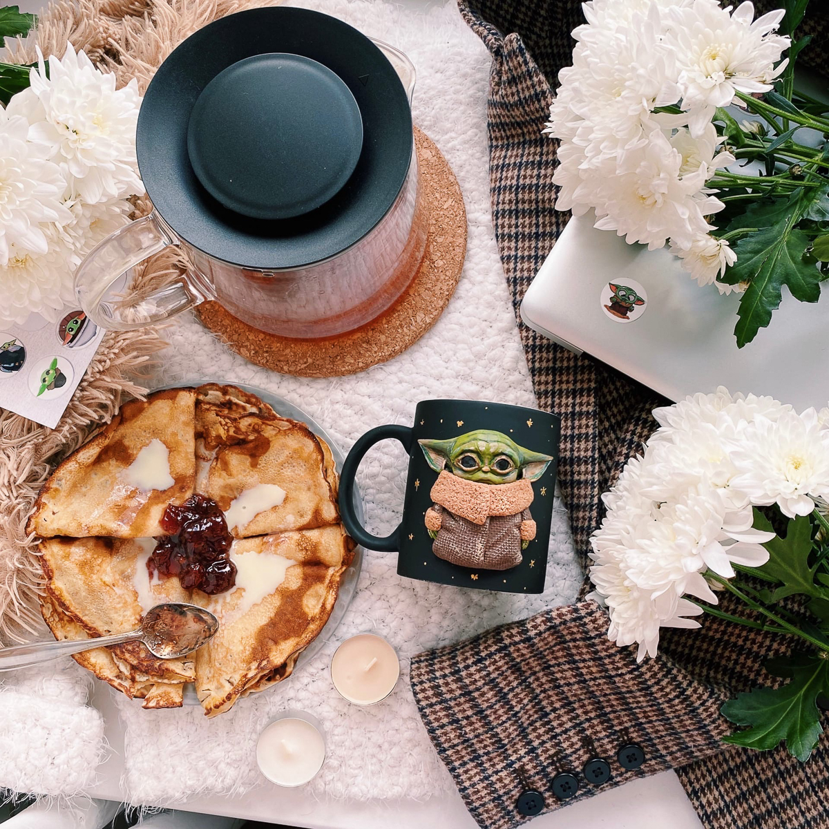 Таня Аграновская и Маша Жесткова занимаются декорированием посуды полимерной глиной уже не первый год. Две мастерицы, два разных подхода, одна техника. А что по душе вам, реализм или ми-ми-мизм?