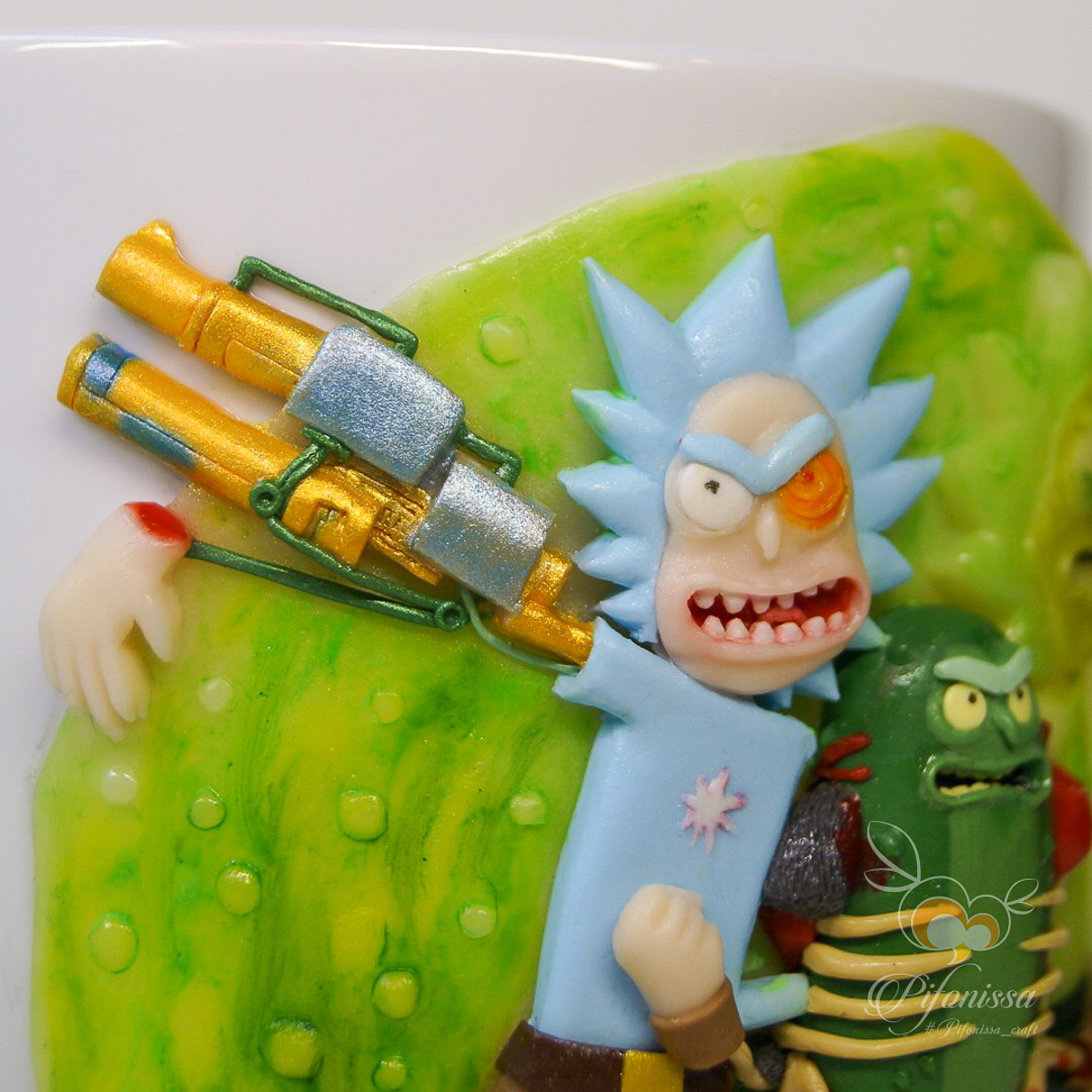 Таня Аграновская и Маша Жесткова занимаются декорированием посуды полимерной глиной уже не первый год. Две мастерицы, два разных подхода, одна техника. А что по душе вам, реализм или ми-ми-мизм?