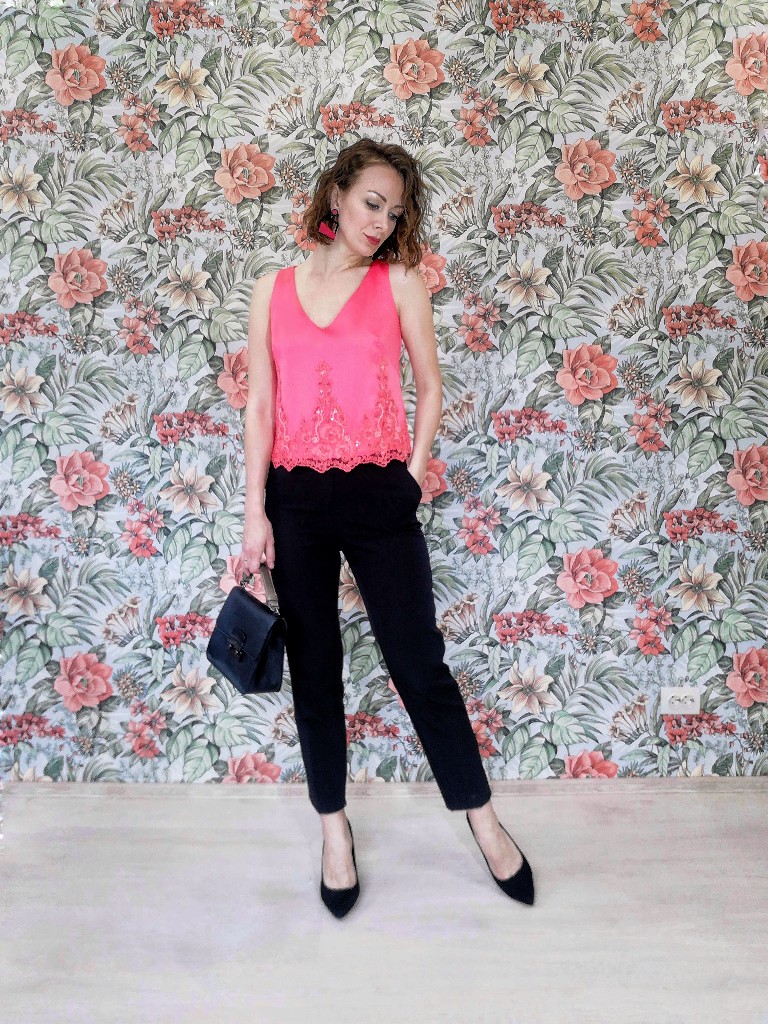 Татьяна Беленко, известный владимирский дизайнер, не считает себя модницей. Она предпочитает не гнаться за трендами, а лишь приглядываться к ним. И конечно, оставаться верной своему вкусу