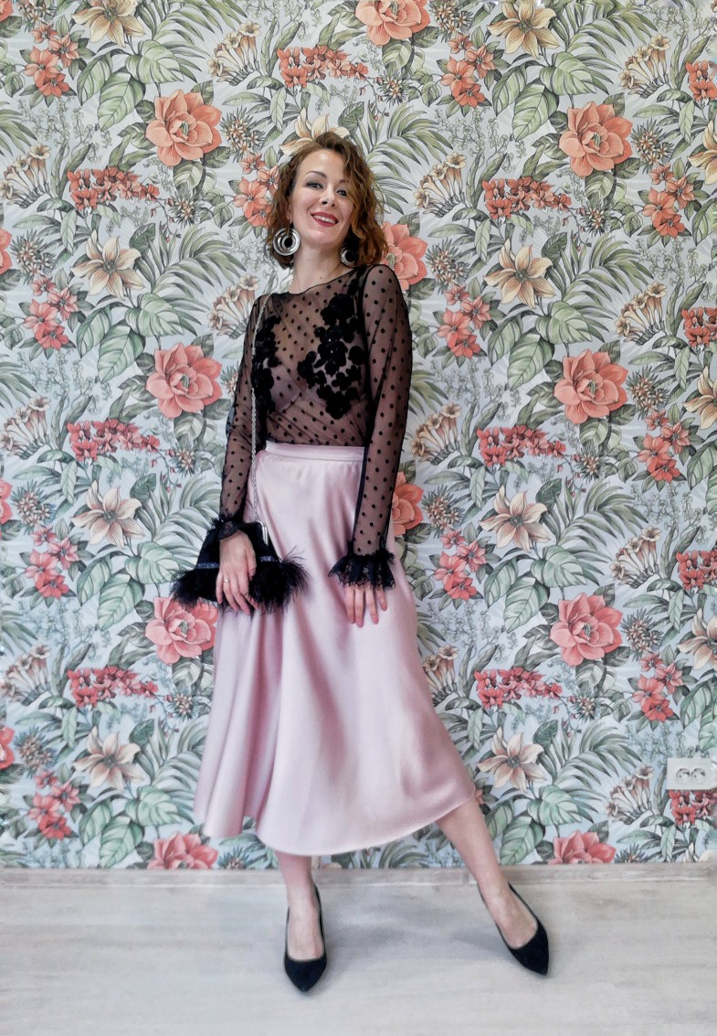 Татьяна Беленко, известный владимирский дизайнер, не считает себя модницей. Она предпочитает не гнаться за трендами, а лишь приглядываться к ним. И конечно, оставаться верной своему вкусу