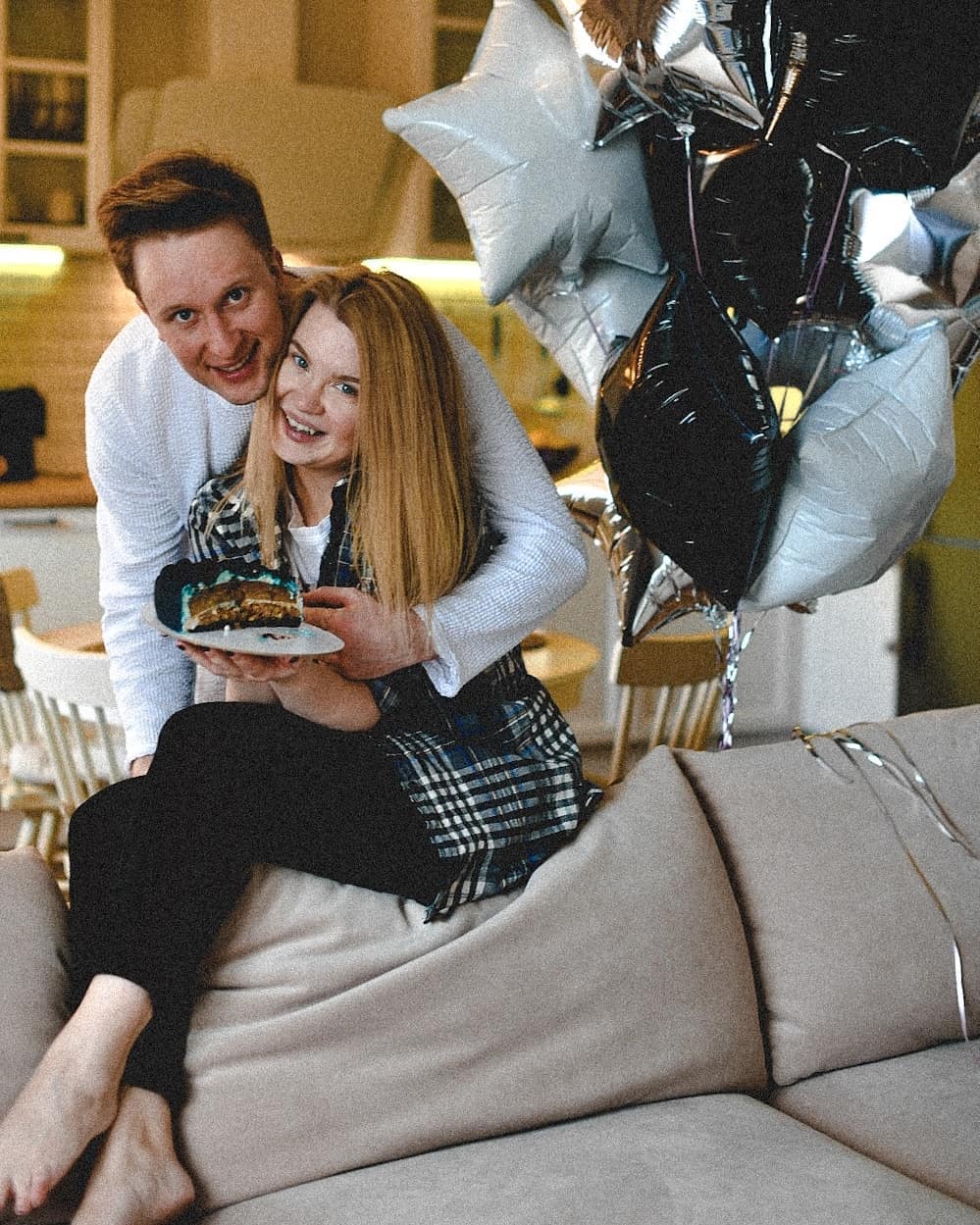 Истории ведущего Сергея Нестерова, стилиста Анны Буянкиной, дизайнера Андрея Перескокова, моделей Екатерины Крыловой и Анастасии Лобковой о праздновании дня рождения в режиме самоизоляции