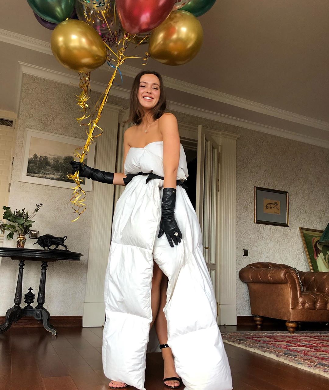 Истории ведущего Сергея Нестерова, стилиста Анны Буянкиной, дизайнера Андрея Перескокова, моделей Екатерины Крыловой и Анастасии Лобковой о праздновании дня рождения в режиме самоизоляции