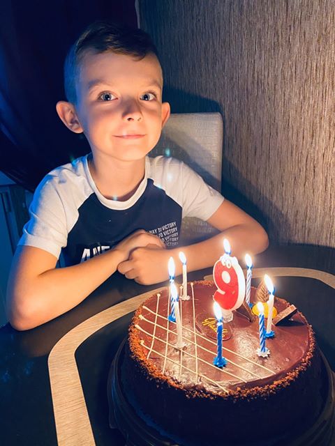 Истории ведущего Сергея Нестерова, стилиста Анны Буянкиной, дизайнера Андрея Перескокова, моделей Екатерины Крыловой и Анастасии Лобковой о праздновании дня рождения в режиме самоизоляции