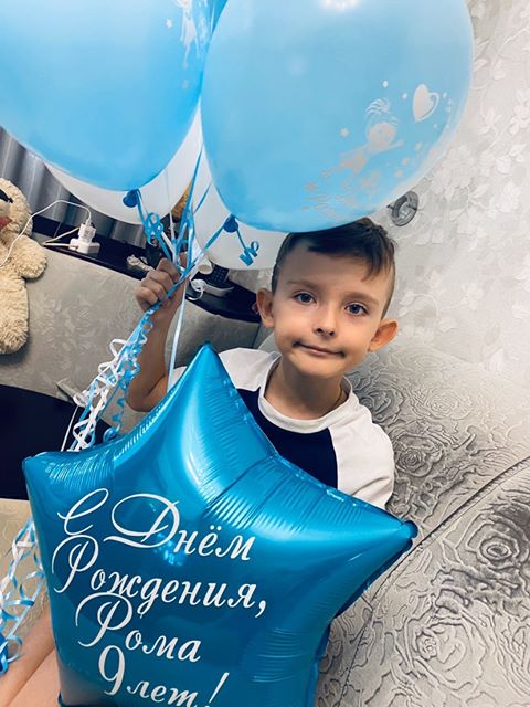 Истории ведущего Сергея Нестерова, стилиста Анны Буянкиной, дизайнера Андрея Перескокова, моделей Екатерины Крыловой и Анастасии Лобковой о праздновании дня рождения в режиме самоизоляции