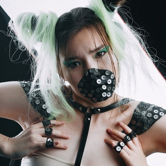 Невеста-инопланетянка, Малефисента, загадочная дива, сбежавшая из фильма «С широко закрытыми глазами», — рассказываем, как владимирские красавицы перевоплощаются в самые неожиданные образы для фотосессий