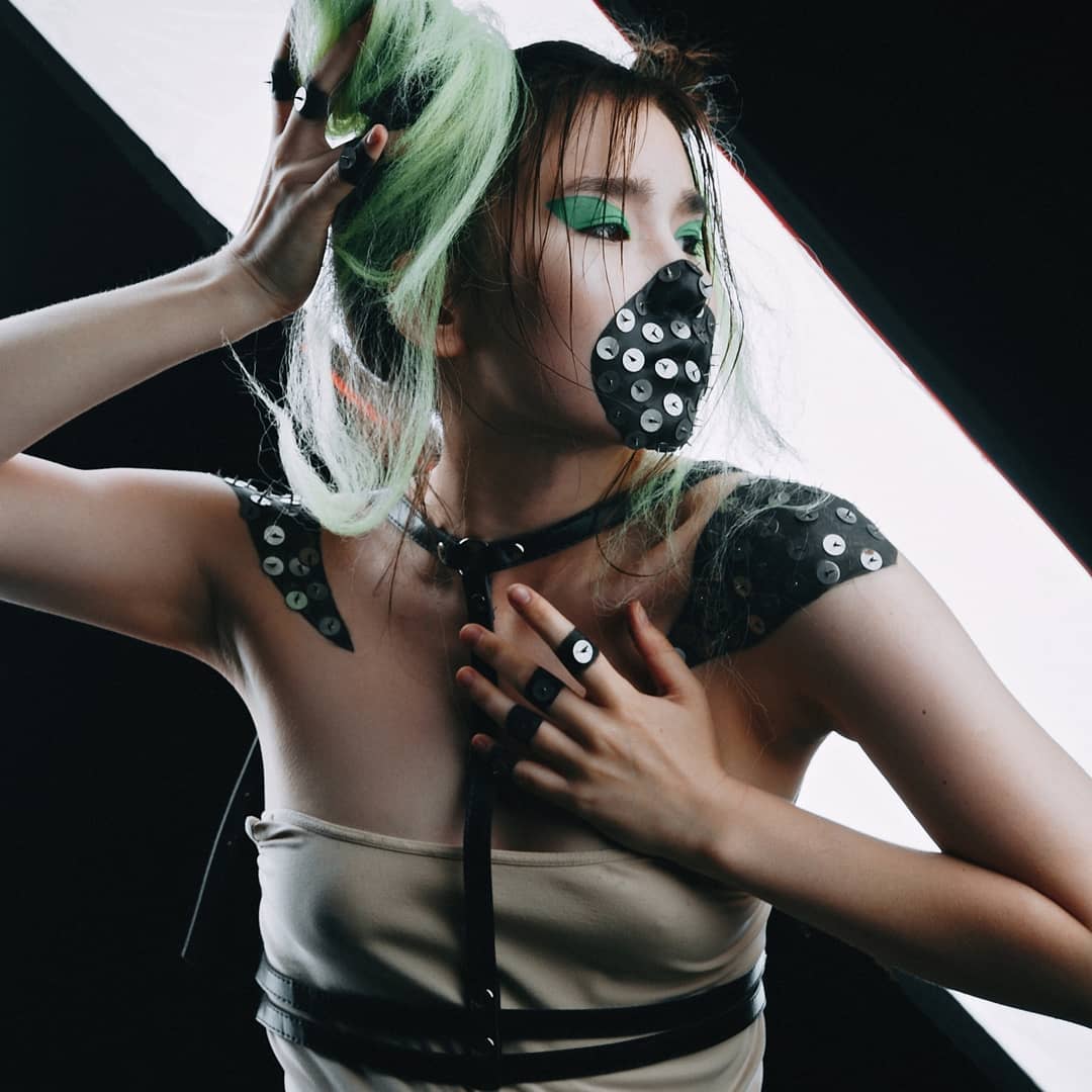 Невеста-инопланетянка, Малефисента, загадочная дива, сбежавшая из фильма «С широко закрытыми глазами», — рассказываем, как владимирские красавицы перевоплощаются в самые неожиданные образы для фотосессий