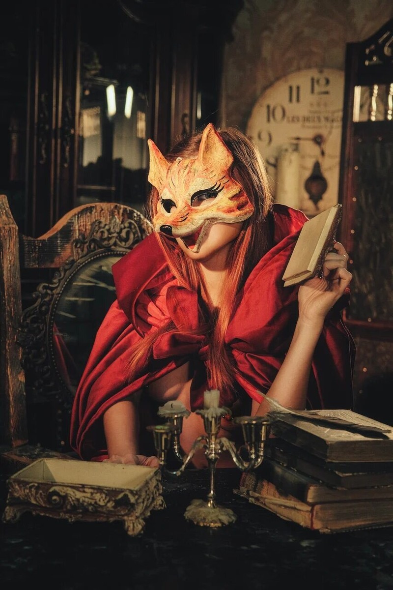 Невеста-инопланетянка, Малефисента, загадочная дива, сбежавшая из фильма «С широко закрытыми глазами», — рассказываем, как владимирские красавицы перевоплощаются в самые неожиданные образы для фотосессий