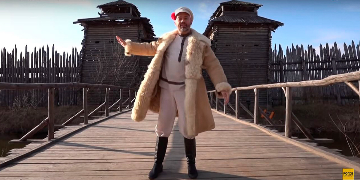 Съемки мэйковер-шоу в Суздале не обошлись без местного колорита. Пока героиня находилась в салоне красоты, стилист Александр Рогов отправился в музей «Щурово Городище», где доил корову, стрелял из лука и катался на ослице