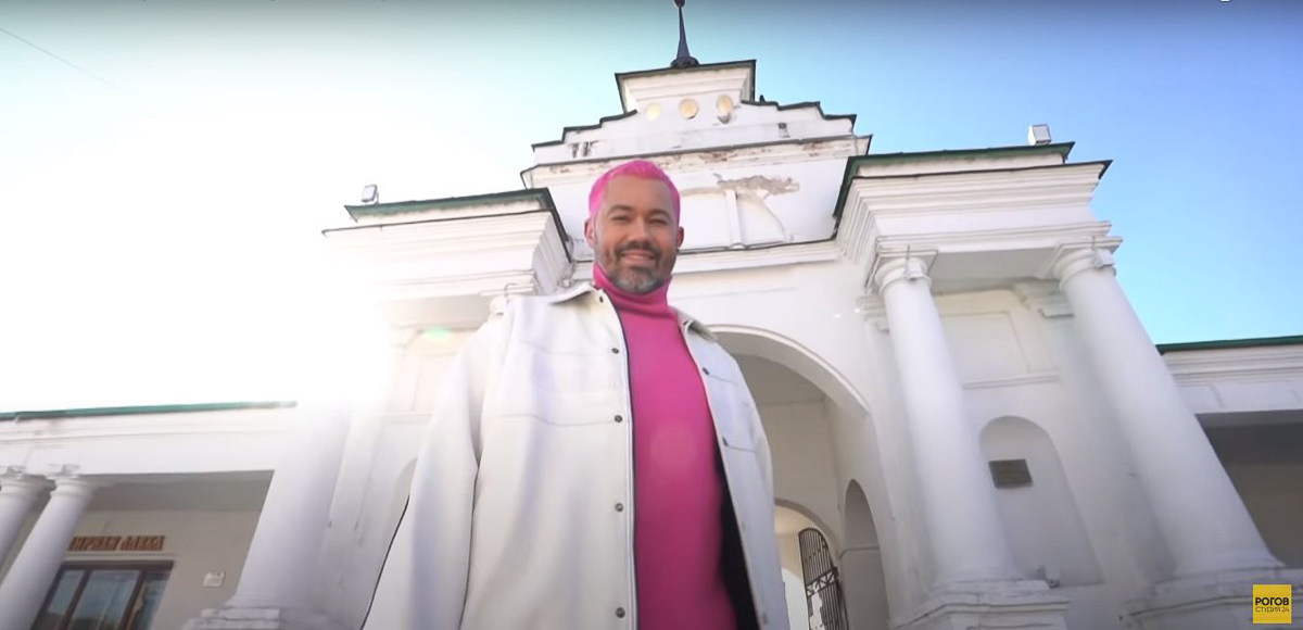 Съемки мэйковер-шоу в Суздале не обошлись без местного колорита. Пока героиня находилась в салоне красоты, стилист Александр Рогов отправился в музей «Щурово Городище», где доил корову, стрелял из лука и катался на ослице