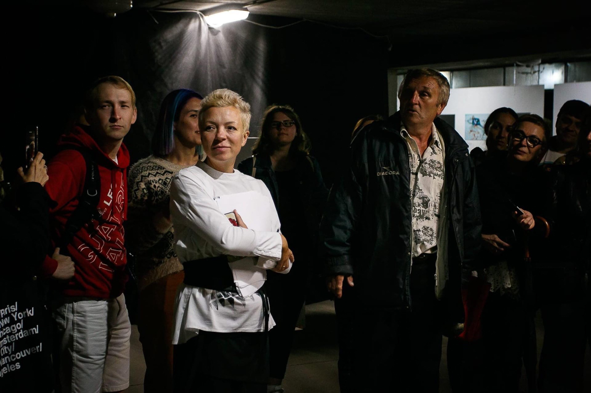 Настя Вавилова, организатор выставки “OUT. Наружу”, не останавливается и продвигает искусство в массы: соцхудожник Вокзального спуска Сергей Сотов будет представлен на онлайн-аукционе VLADEY