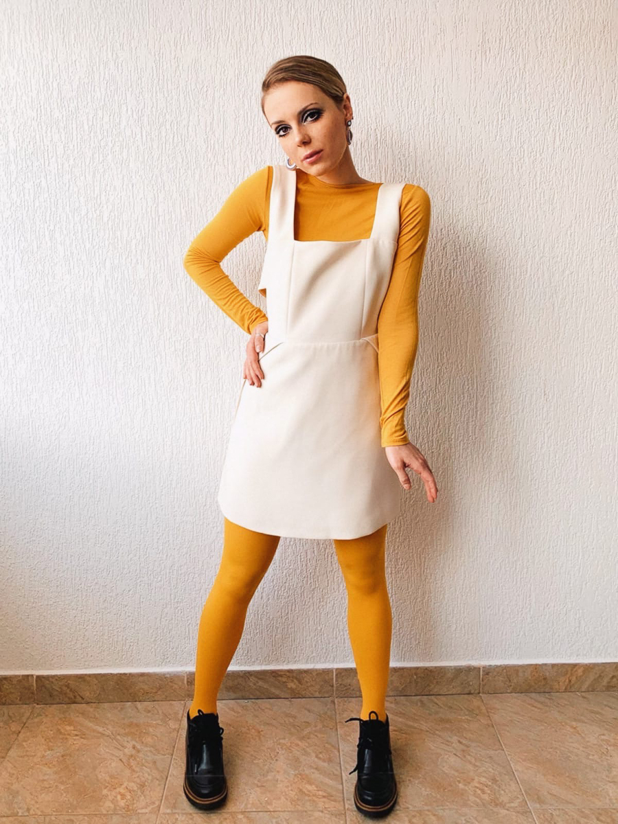 Стилист Маша Засорина дает советы по созданию аутентичных ретро-образов, от которых подписчики придут в восторг