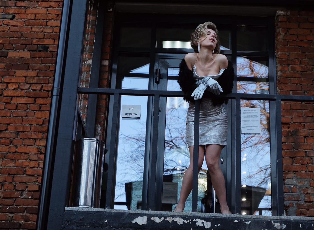 Стилист Маша Засорина дает советы по созданию аутентичных ретро-образов, от которых подписчики придут в восторг