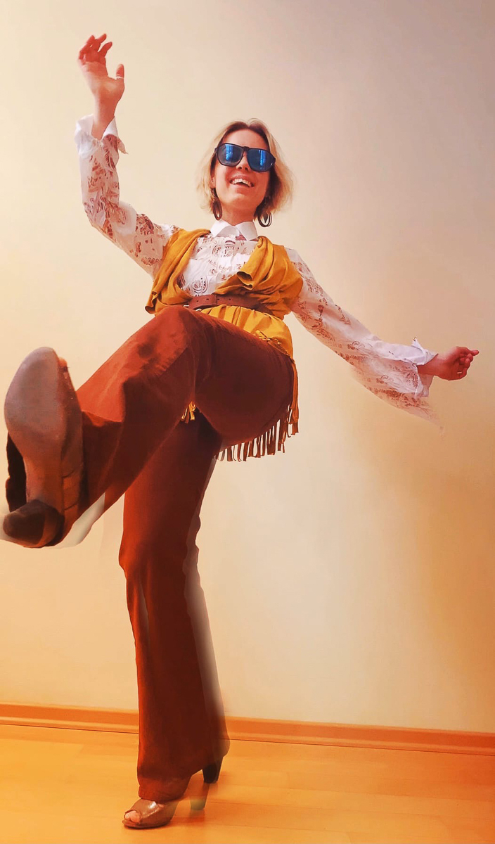 Стилист Маша Засорина дает советы по созданию аутентичных ретро-образов, от которых подписчики придут в восторг