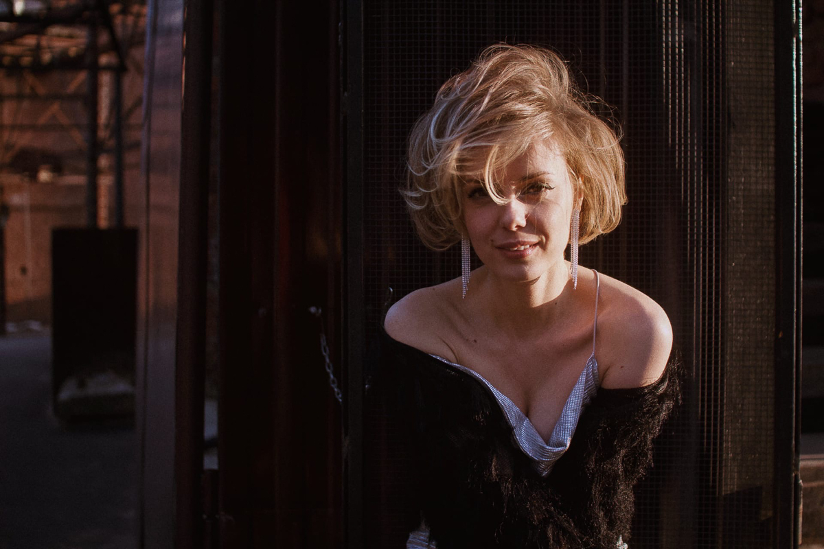 Стилист Маша Засорина дает советы по созданию аутентичных ретро-образов, от которых подписчики придут в восторг