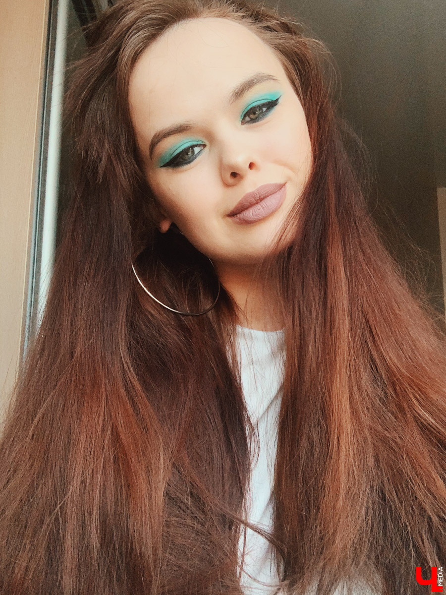 “Какие огромные стрелки”, - заметите вы, и будете правы. Но именно таков мир бьюти-экспериментов. Наш корреспондент совершил сразу три перевоплощения за один день