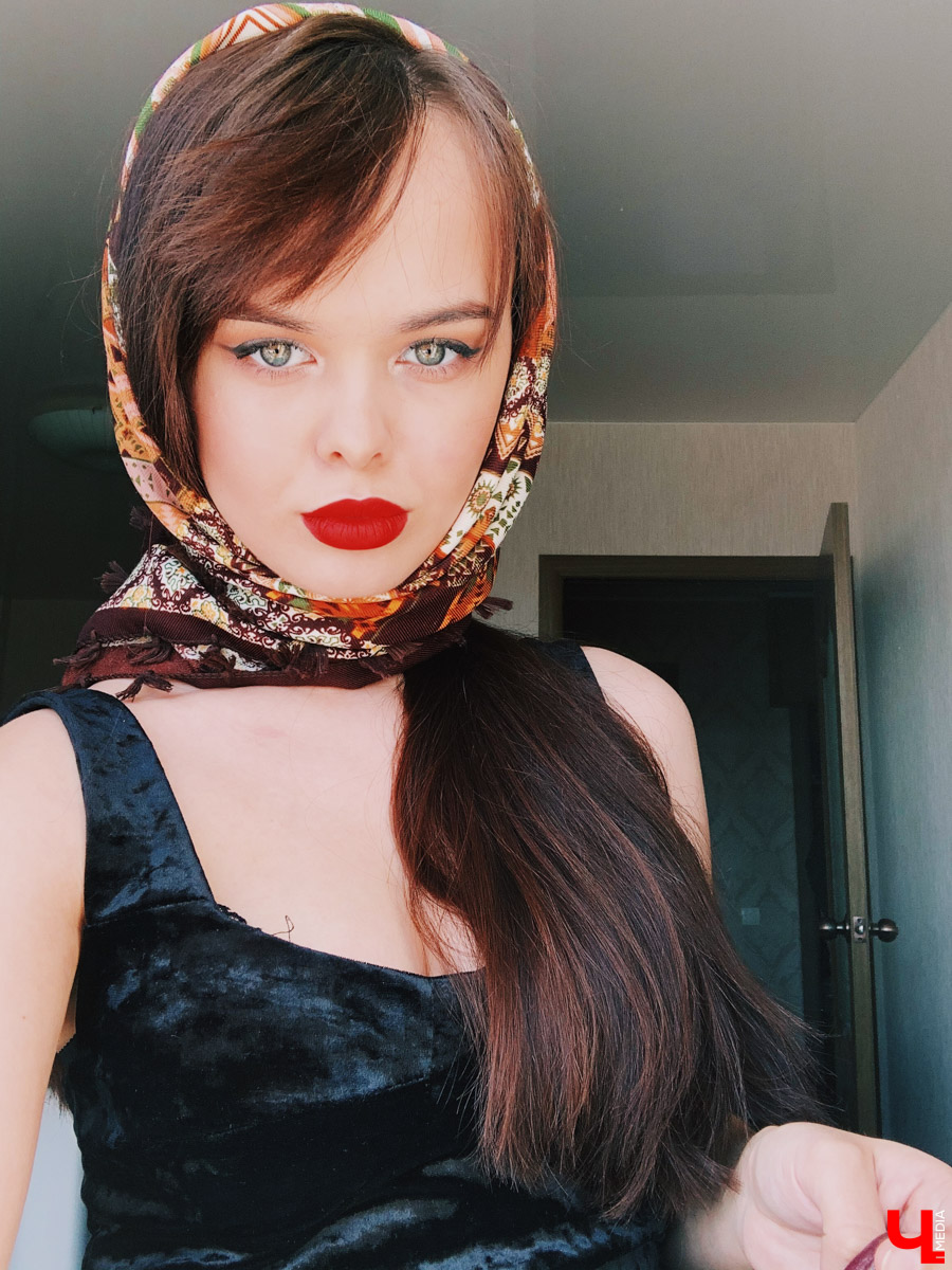 “Какие огромные стрелки”, - заметите вы, и будете правы. Но именно таков мир бьюти-экспериментов. Наш корреспондент совершил сразу три перевоплощения за один день