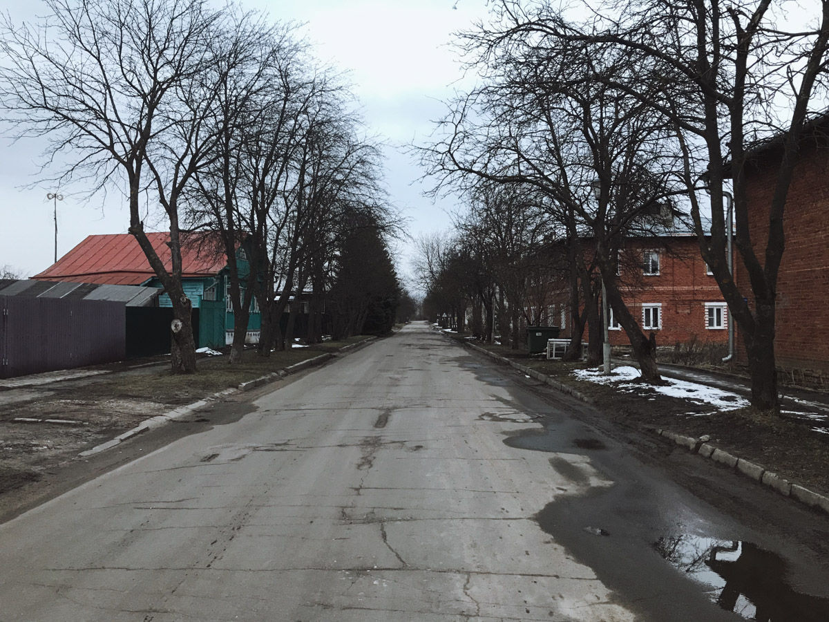 Раньше Суздаль таким можно было увидеть только очень рано утром. А теперь он так выглядит всегда. Сердце Золотого кольца буквально опустело. На улицах практически ни души