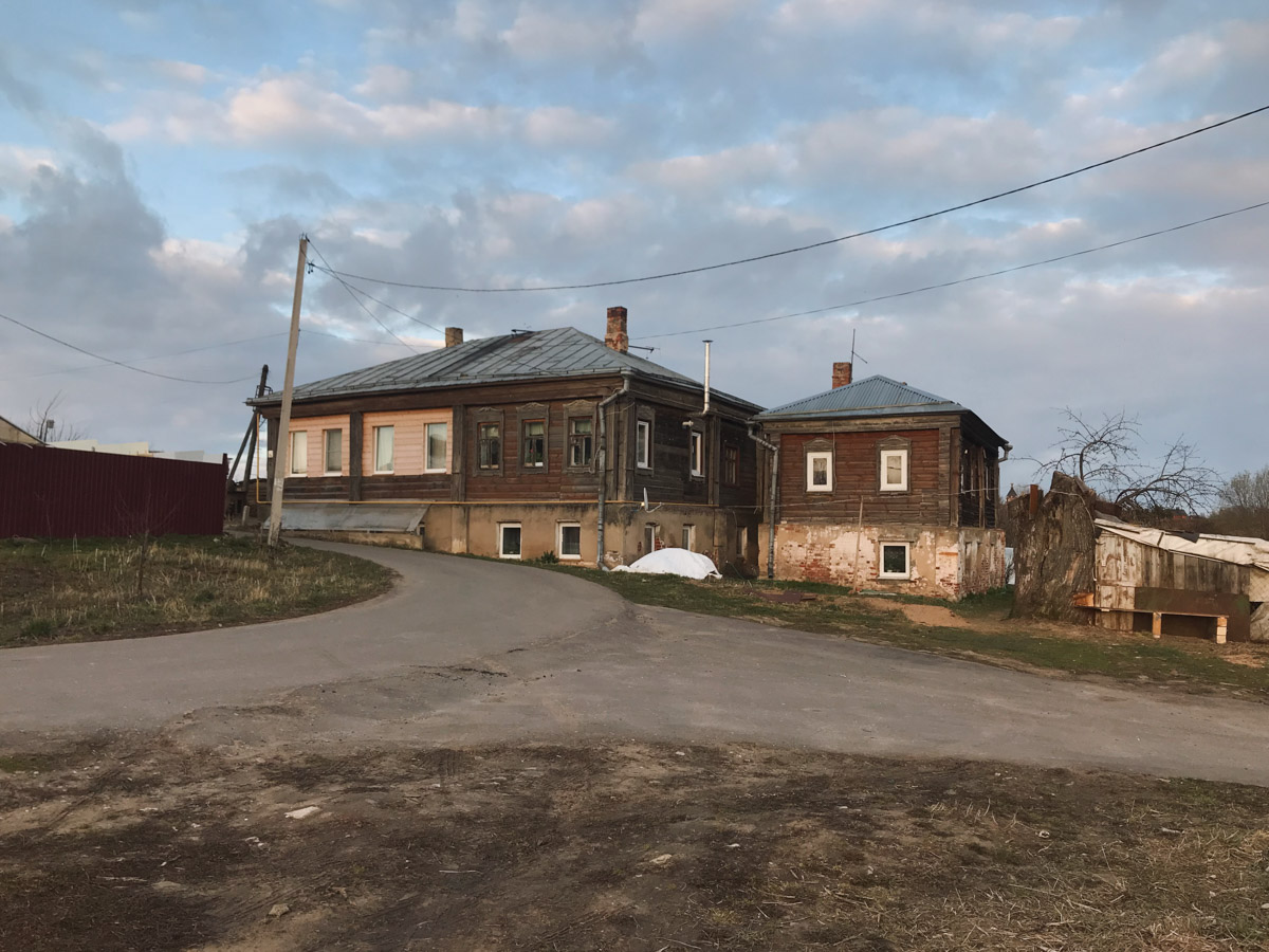 Раньше Суздаль таким можно было увидеть только очень рано утром. А теперь он так выглядит всегда. Сердце Золотого кольца буквально опустело. На улицах практически ни души