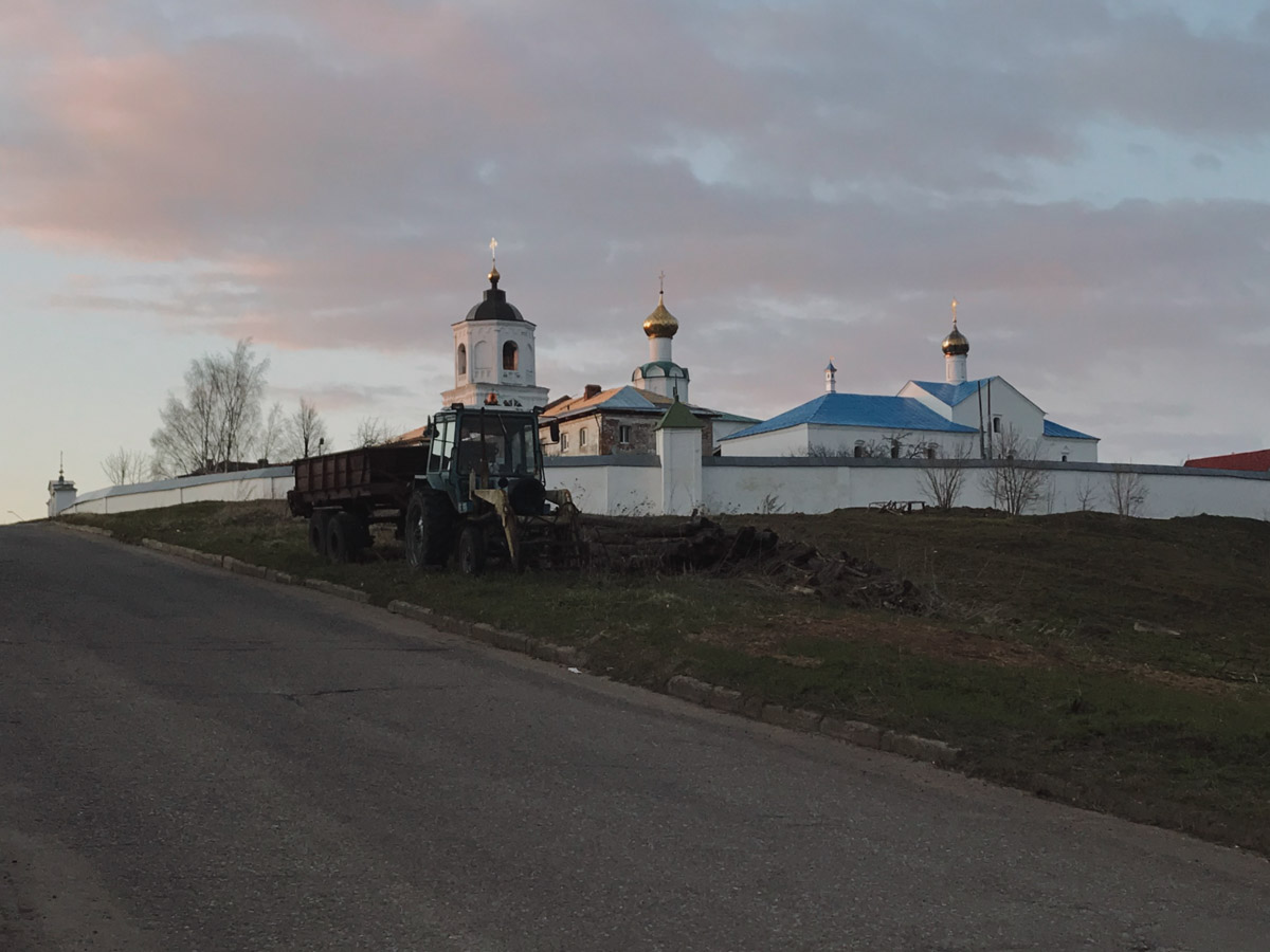 Раньше Суздаль таким можно было увидеть только очень рано утром. А теперь он так выглядит всегда. Сердце Золотого кольца буквально опустело. На улицах практически ни души
