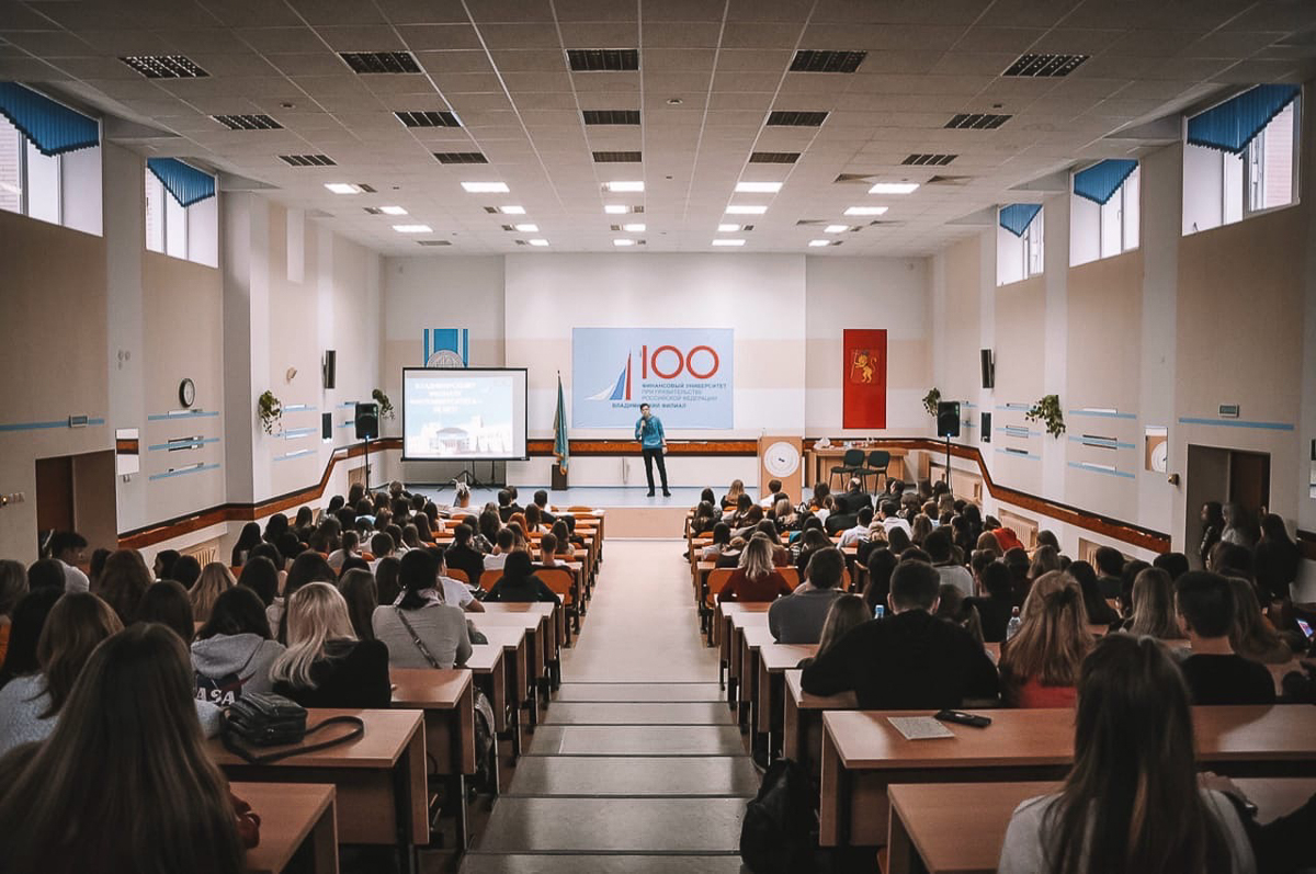 Делимся подробностями грядущих университетских госов: кому придется сдавать экзамены и как выглядит онлайн-защита дипломов