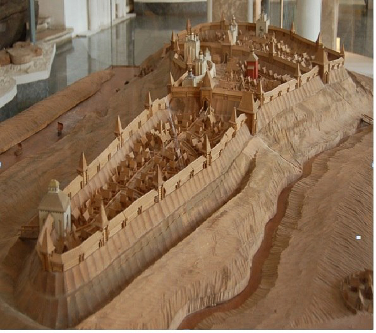 Когда во Владимире появились оборонительные сооружения? Как они выглядели?