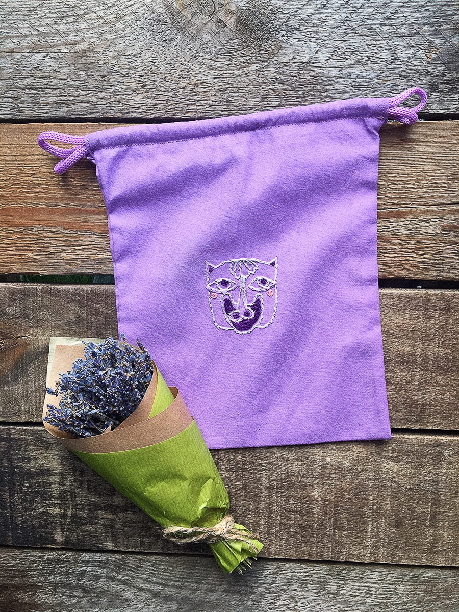 Эволюция сувениров во Владимире продолжается: теперь это мерч с эксклюзивными надписями и дизайнерская продукция с символикой города