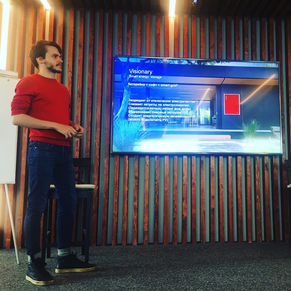 Владимирские изобретатели мыслят нестандартно и глобально. Руководитель проекта Visionary Константин Федосеев вместе с командой развивает новый стартап, который должен обеспечить энергосетевые компании и их клиентов более стабильным, экономичным и доступным электричеством