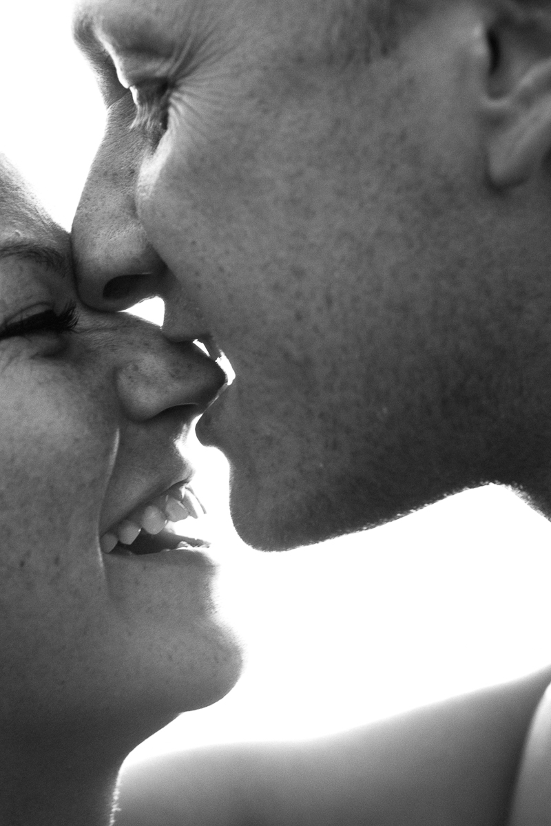 Фотограф Анастасия Шишкина искала модель для съемки, а нашла решающий элемент пазла. Благодаря случайной встрече девушка собралась с мыслями, взяла дочь Мари и с 25 тысячами рублей в кошельке улетела в Индию