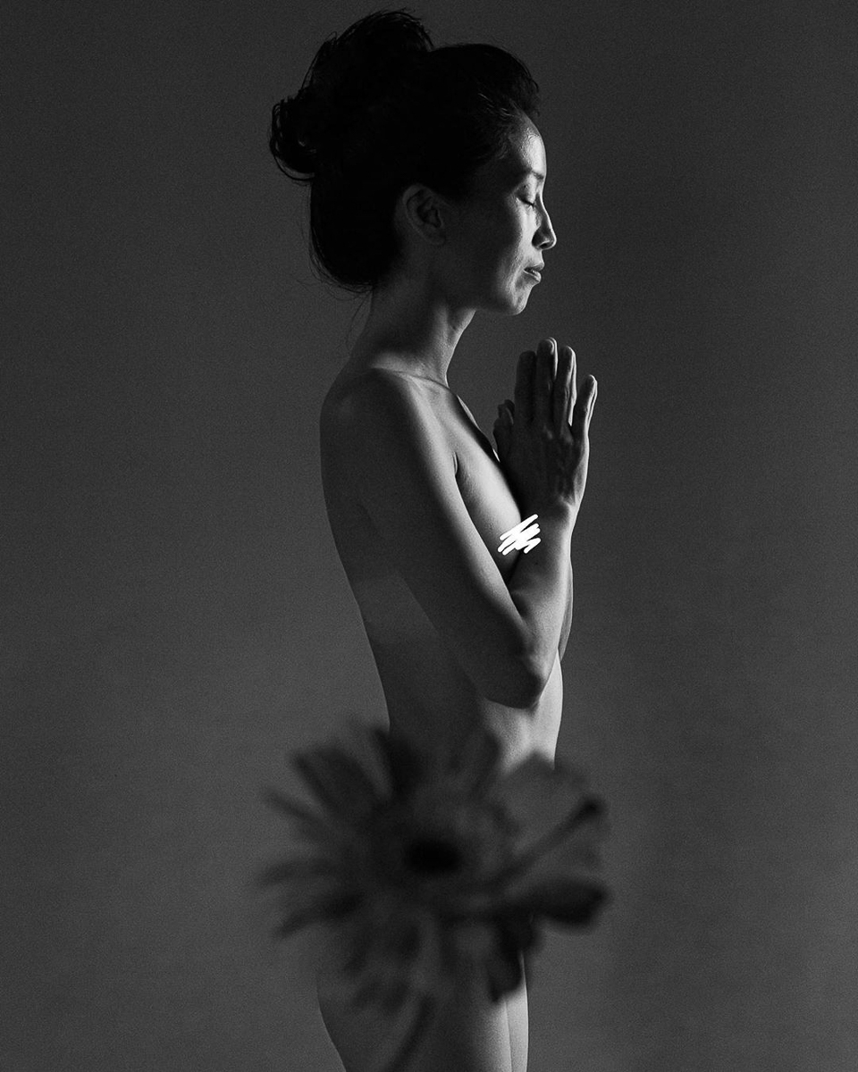 Фотограф Анастасия Шишкина искала модель для съемки, а нашла решающий элемент пазла. Благодаря случайной встрече девушка собралась с мыслями, взяла дочь Мари и с 25 тысячами рублей в кошельке улетела в Индию