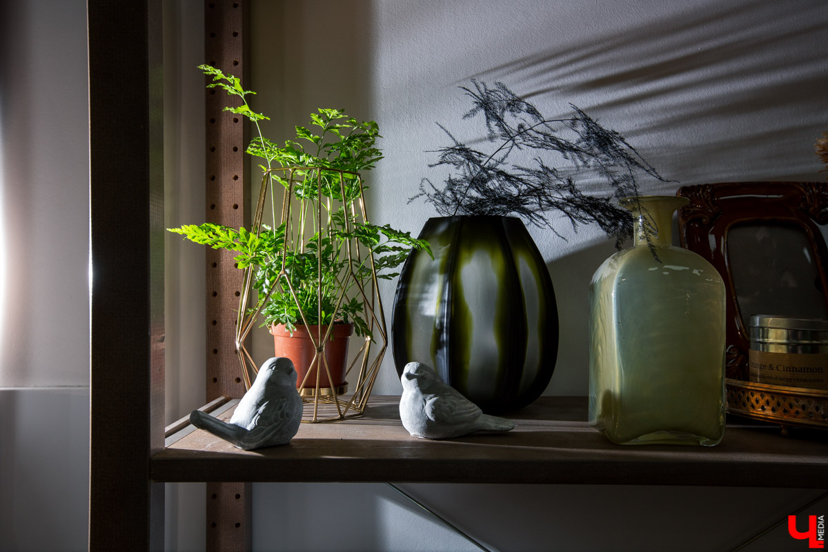 Когда в доме не хватает жизни и праздника, на помощь приходят цветочные композиции. Рассказываем, как застелить пол лепестками роз, при этом не совершая лишних телодвижений