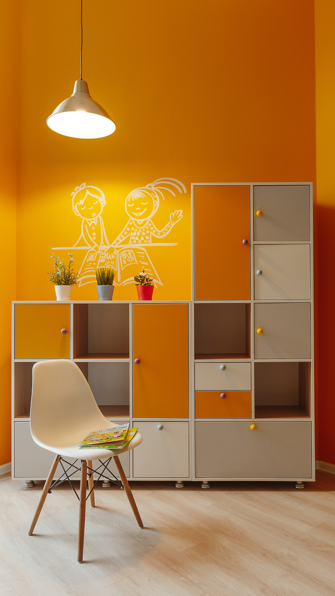 Владимирские дизайнеры интерьера вновь удивляют необычными формами и яркими цветами. Сегодня мы с вами заглянем в новую локацию, выполненную в очень экстравагантном стиле