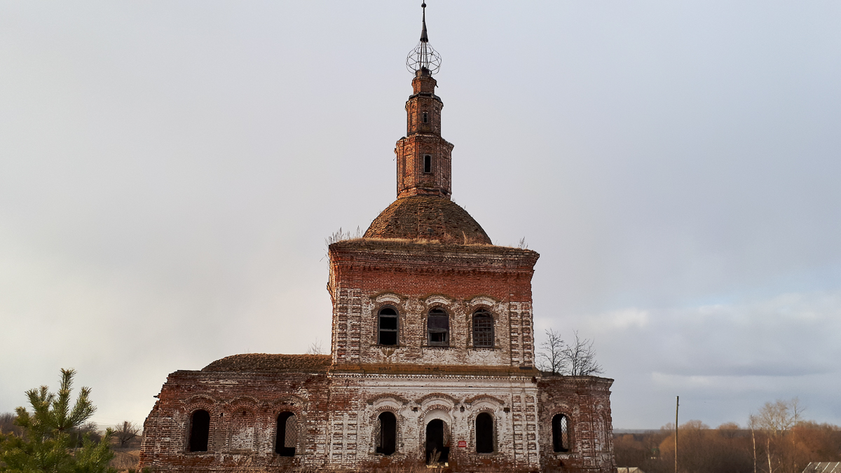 Фоторепортаж из села Семеновское-Советское Суздальского района. Описание разрушенного храма
