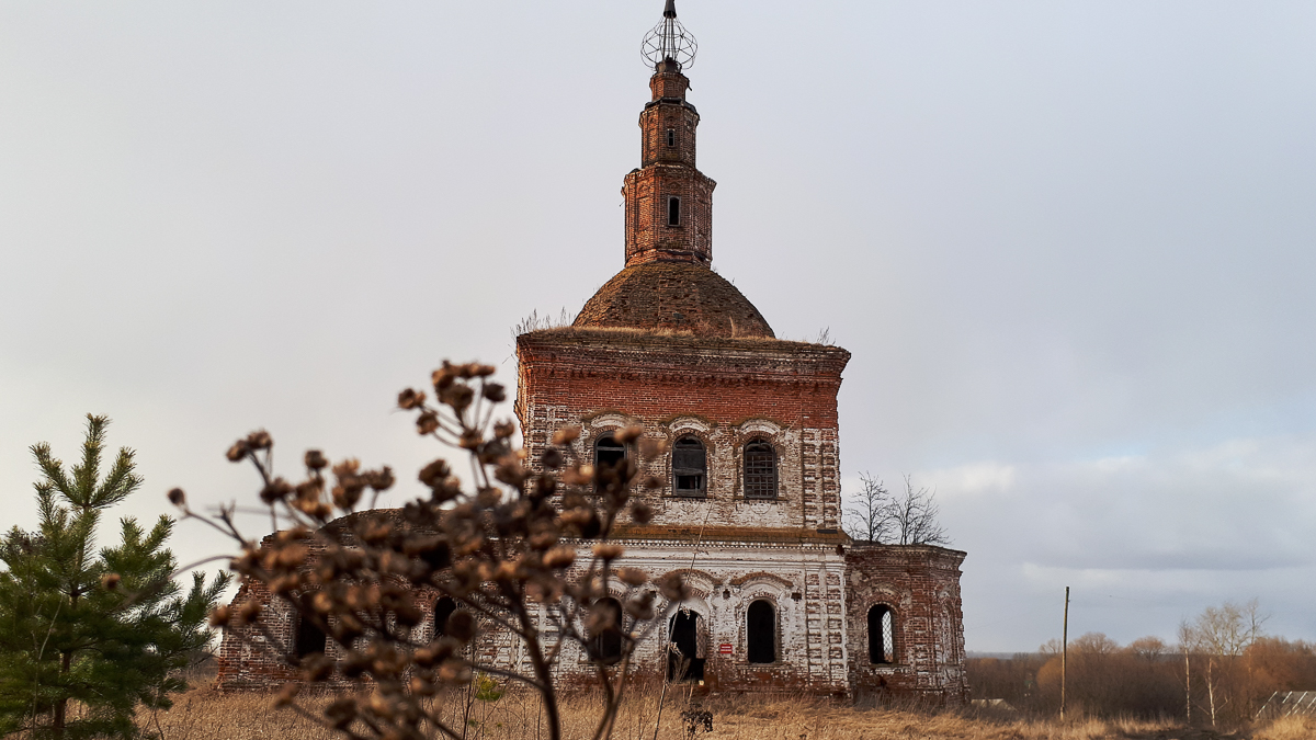 Фоторепортаж из села Семеновское-Советское Суздальского района. Описание разрушенного храма