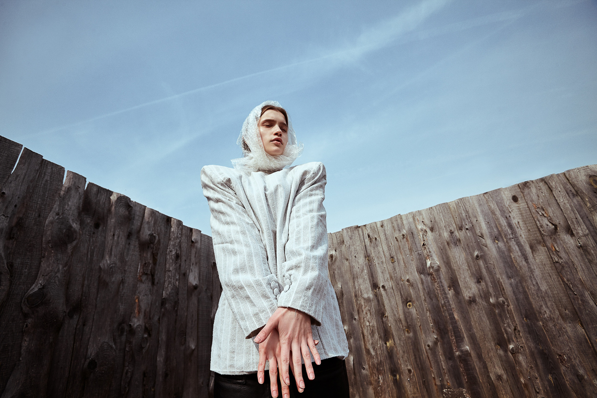 Владимирский фэшн-фотограф Даша Мягкая за период самоизоляции вошла в топ-100 на международной выставке и опубликовалась в двух журналах