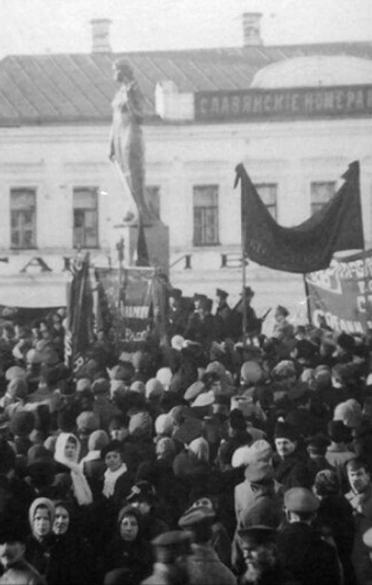 Как владимирцы отмечали майские праздники? Ретроспектива торжеств с 1918 по 2019 годы