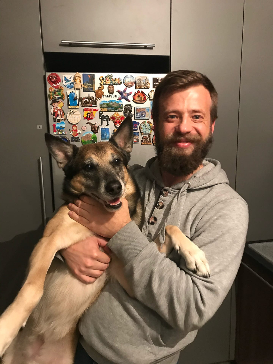 Обеспечить крышу над головой потерявшемуся коту или собаке из приюта может и хочет далеко не каждый. В современном мире это даже своего рода геройство. Мы подготовили для вас несколько таких историй