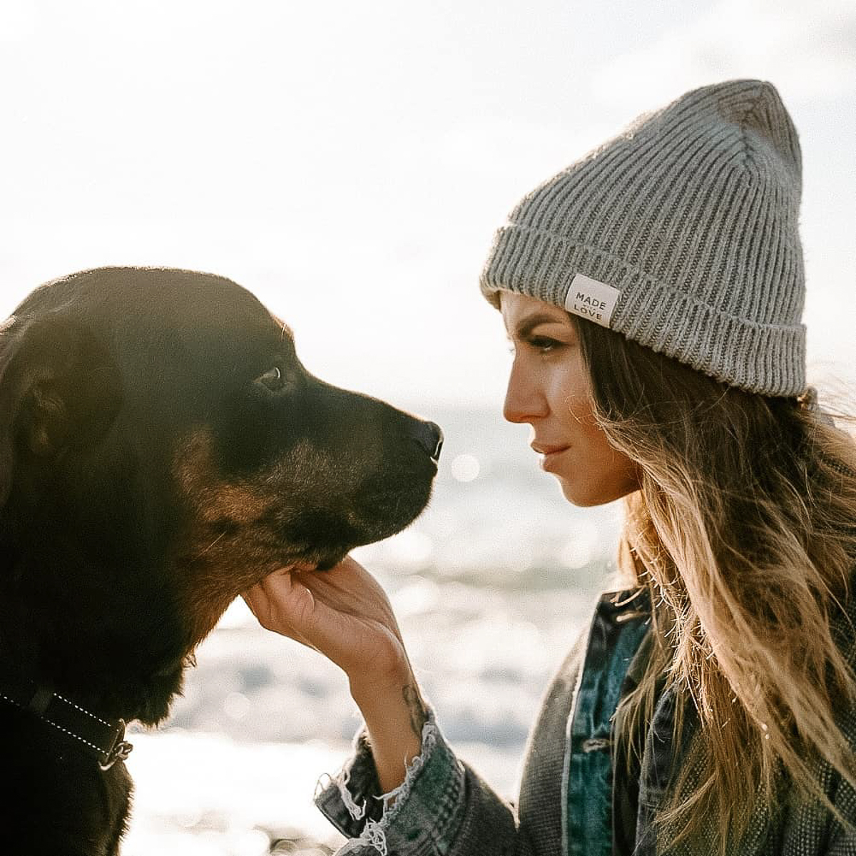 Обеспечить крышу над головой потерявшемуся коту или собаке из приюта может и хочет далеко не каждый. В современном мире это даже своего рода геройство. Мы подготовили для вас несколько таких историй