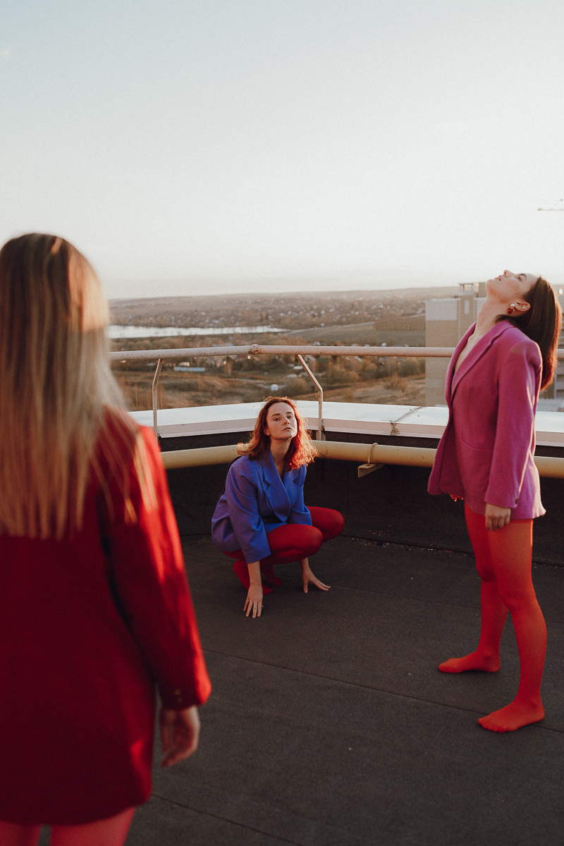 На улицы выходить нельзя, поэтому владимирские фотографы отправляются творить на крыши. Вот что из этого получается