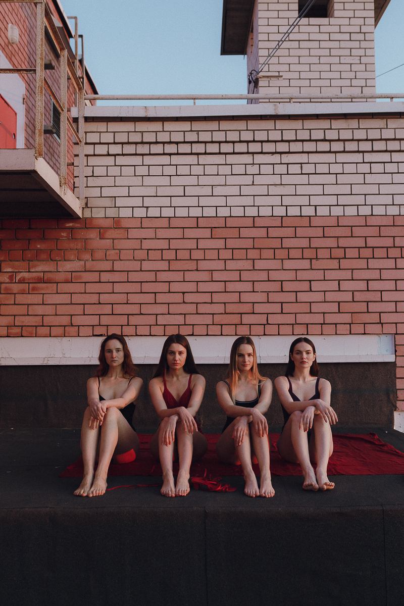 На улицы выходить нельзя, поэтому владимирские фотографы отправляются творить на крыши. Вот что из этого получается