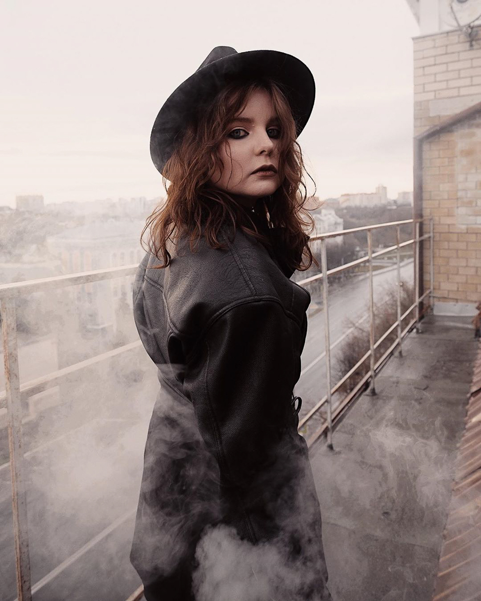 На улицы выходить нельзя, поэтому владимирские фотографы отправляются творить на крыши. Вот что из этого получается